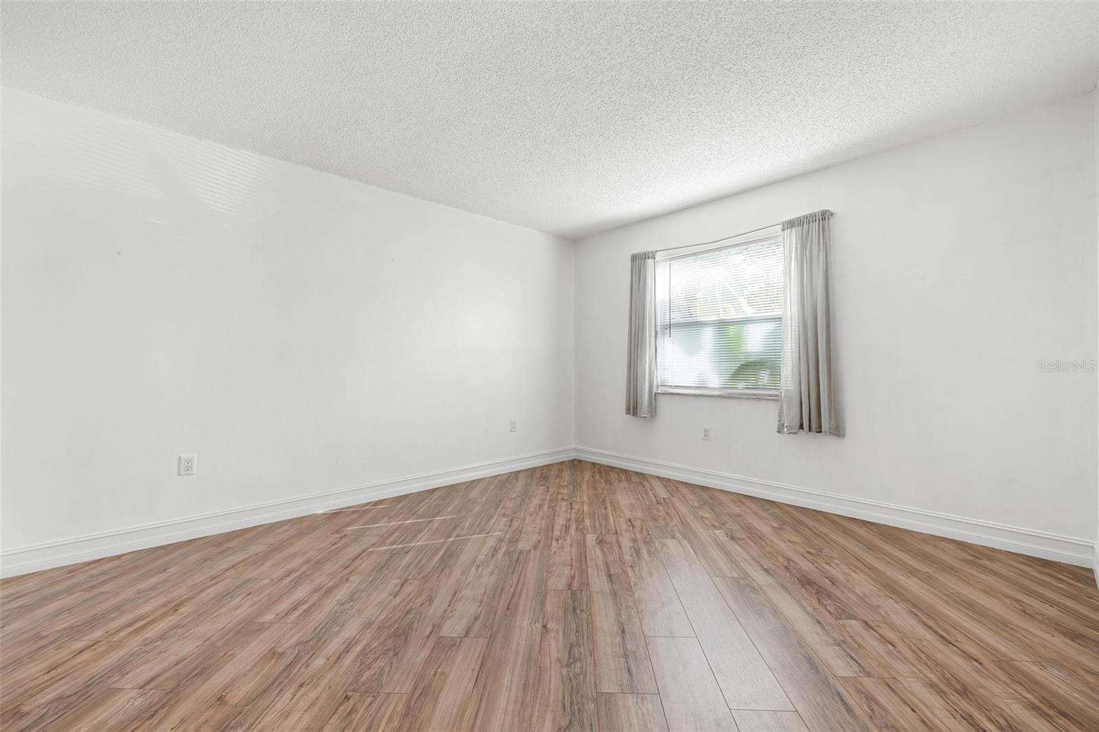 Image 14 of 36 For 3223 Beneva Road 101