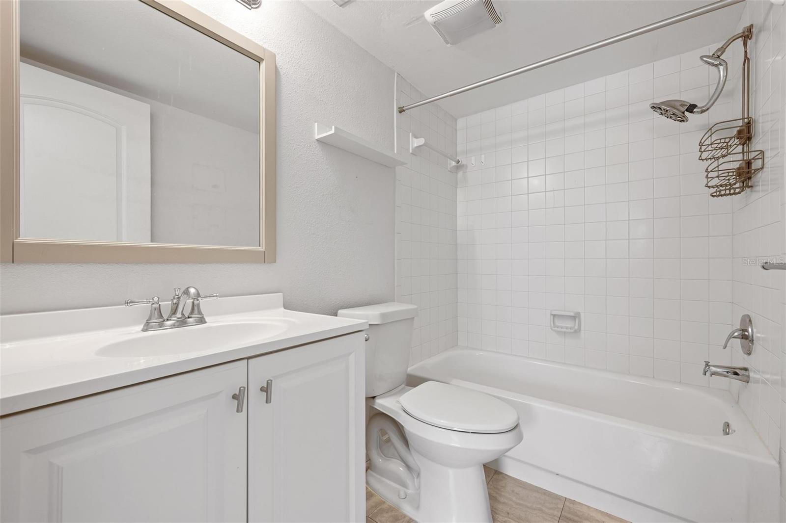 Image 17 of 36 For 3223 Beneva Road 101