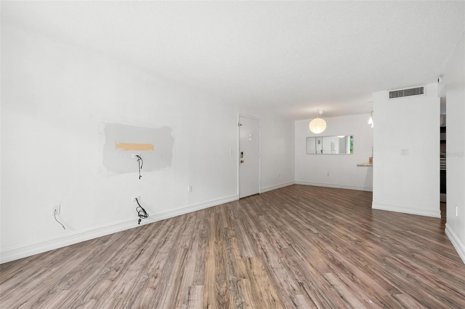 Image 6 of 36 For 3223 Beneva Road 101