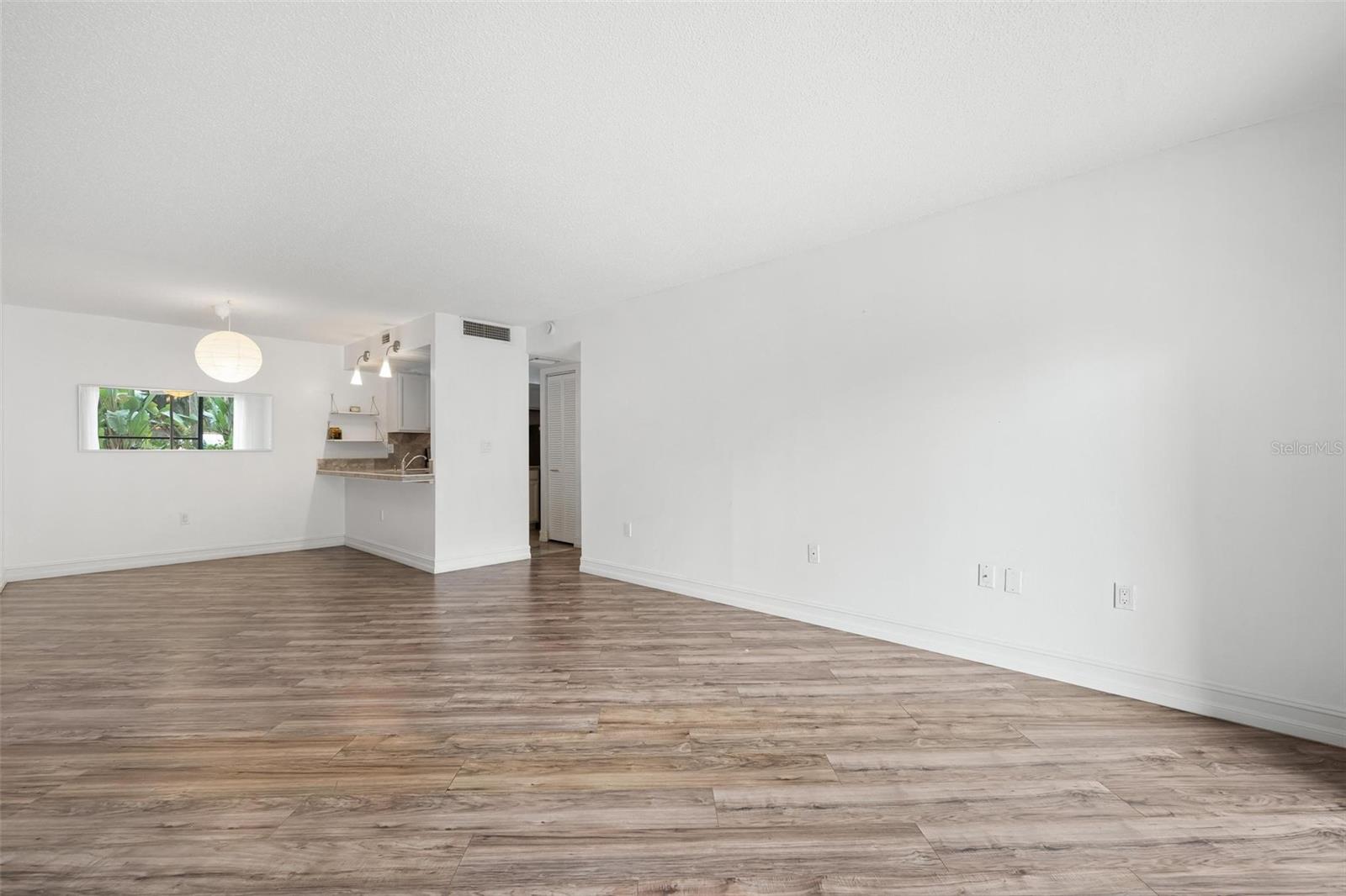 Image 7 of 36 For 3223 Beneva Road 101