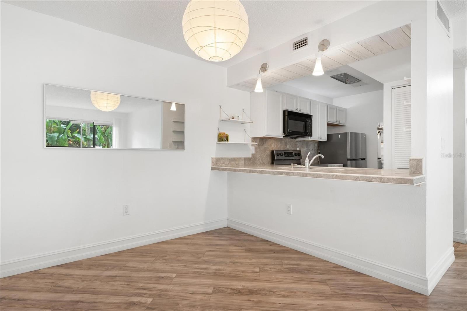 Image 8 of 36 For 3223 Beneva Road 101