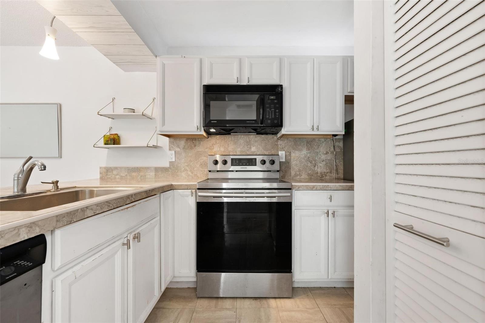 Image 9 of 36 For 3223 Beneva Road 101