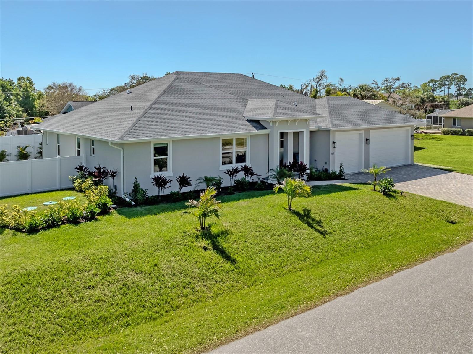 Image 2 of 47 For 851 Linden Road