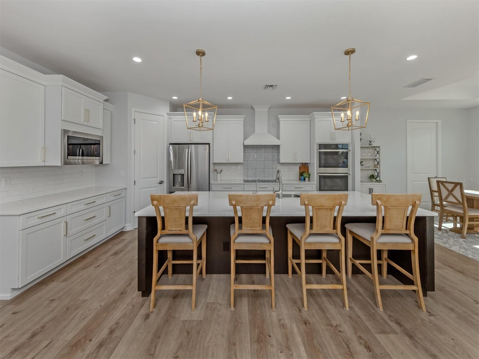 Image 7 of 47 For 851 Linden Road