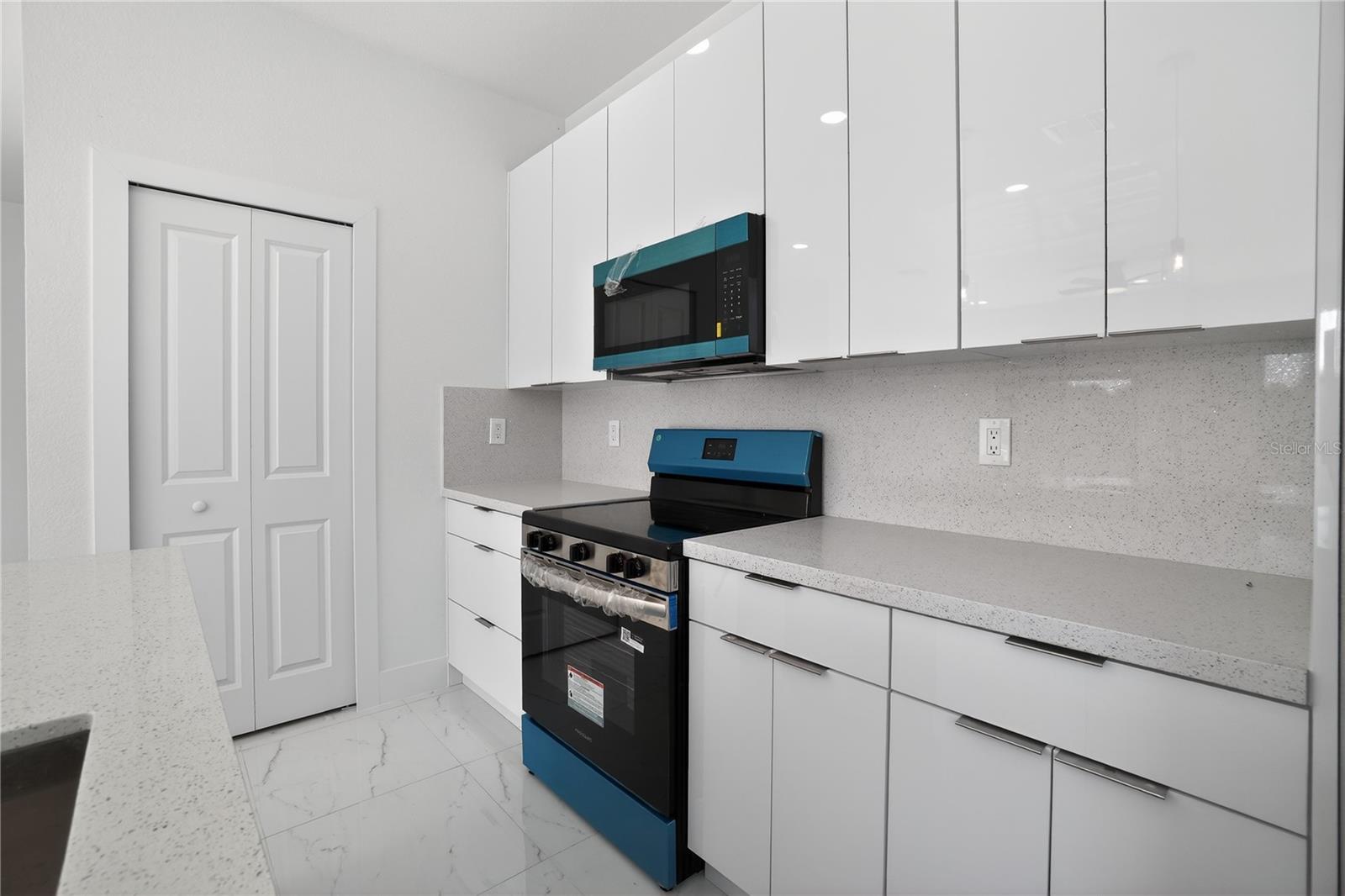 Image 15 of 65 For 336 Sunset Road