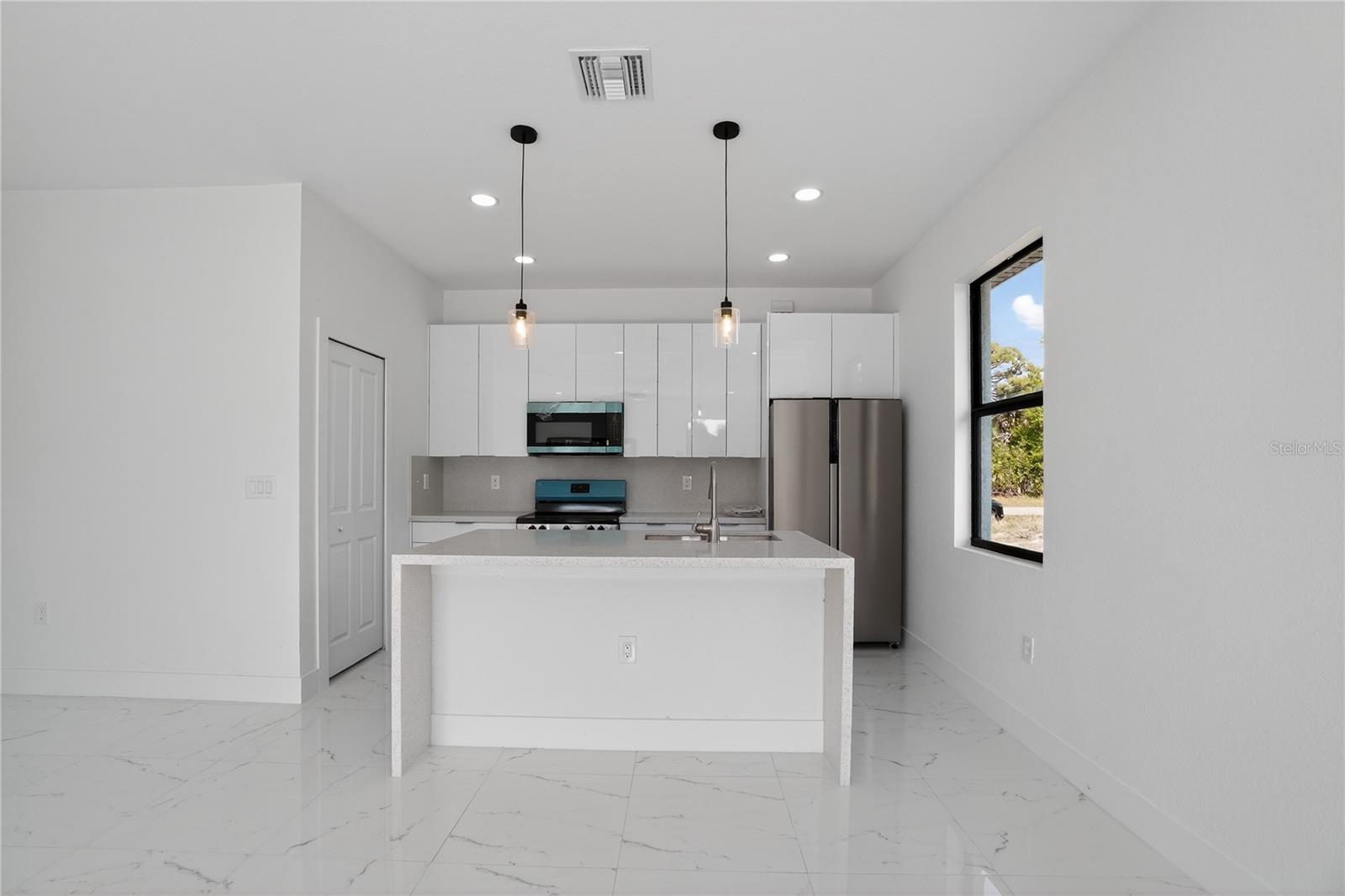 Image 21 of 65 For 336 Sunset Road