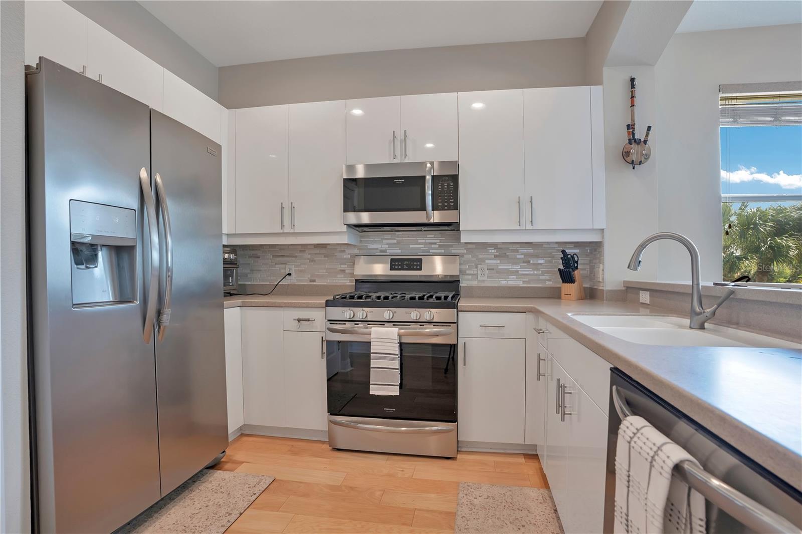 Image 12 of 76 For 926 River Basin Court 201c