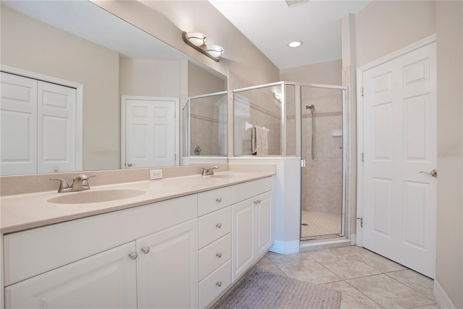 Image 16 of 76 For 926 River Basin Court 201c