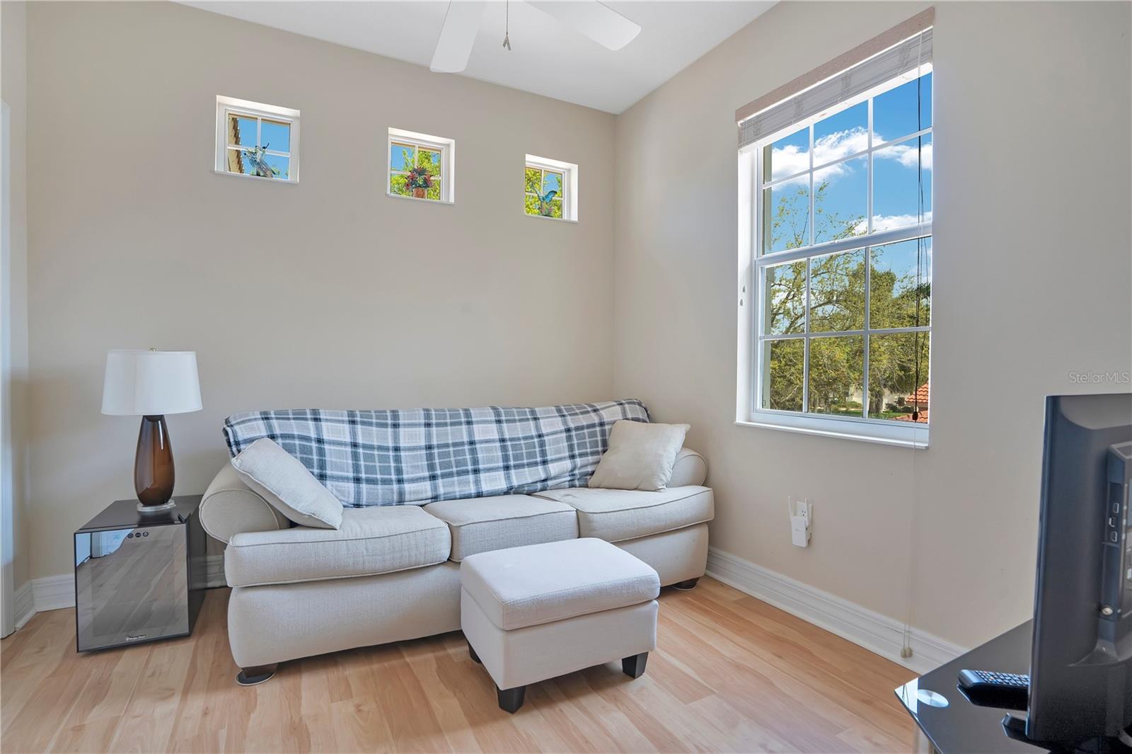 Image 19 of 76 For 926 River Basin Court 201c