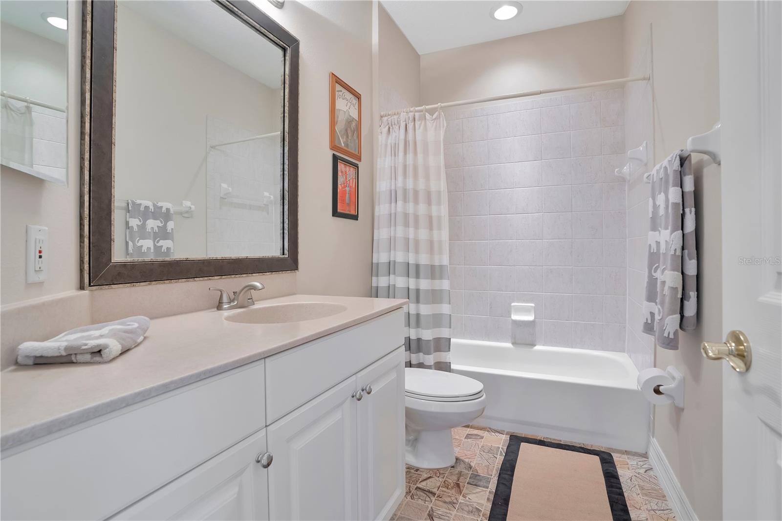 Image 20 of 76 For 926 River Basin Court 201c