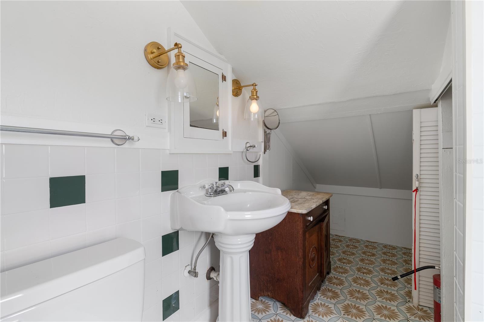 Image 17 of 29 For 1543 8th Avenue W