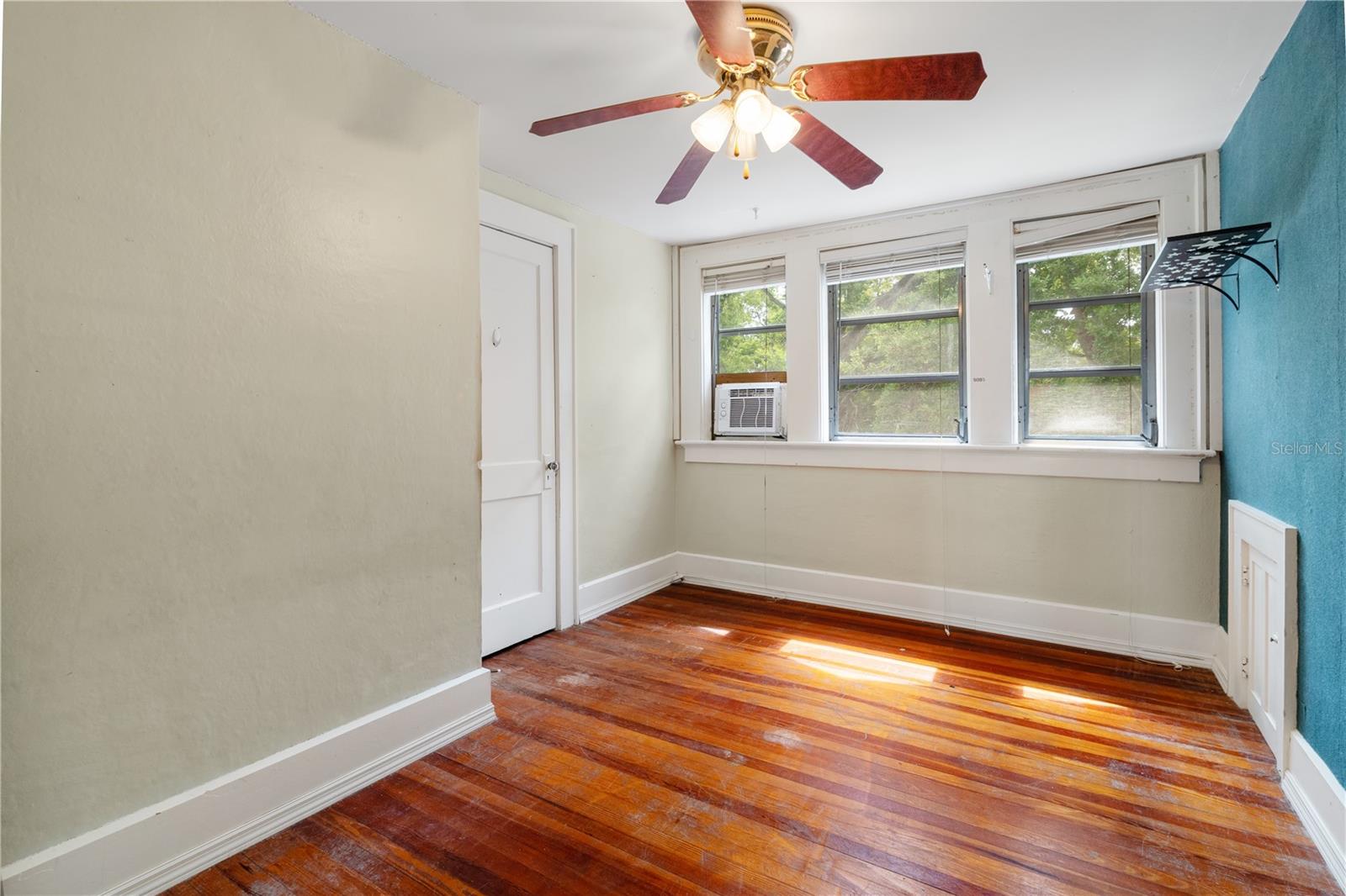 Image 22 of 29 For 1543 8th Avenue W