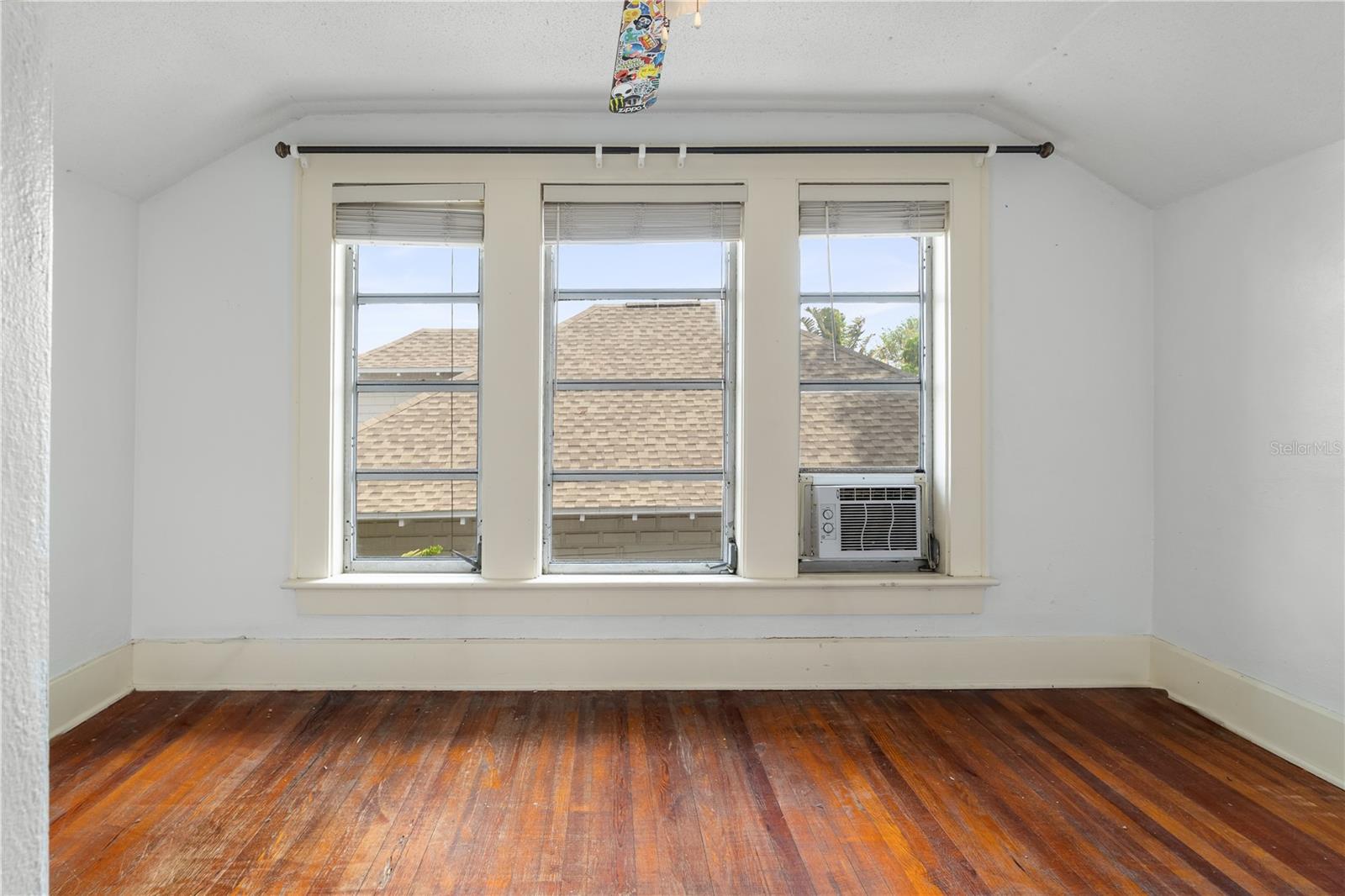 Image 23 of 29 For 1543 8th Avenue W