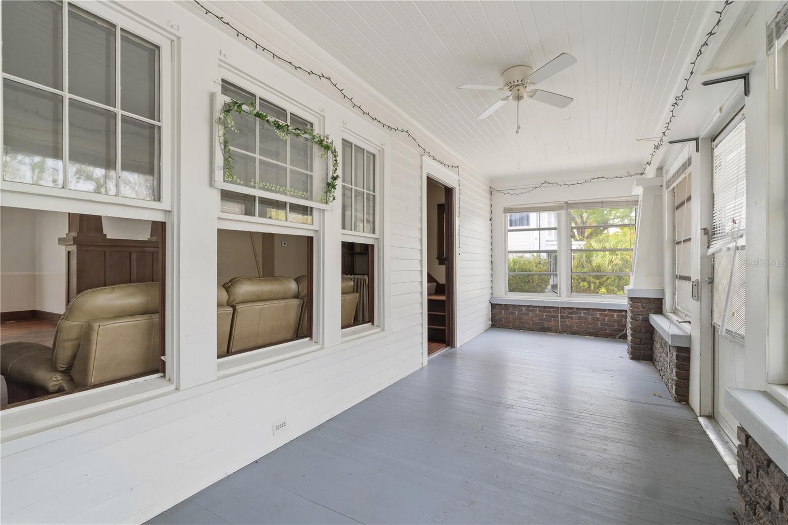 Image 4 of 29 For 1543 8th Avenue W