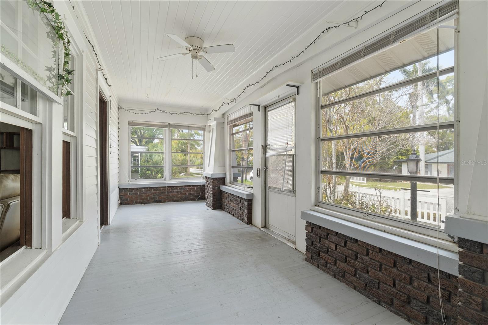 Image 5 of 29 For 1543 8th Avenue W