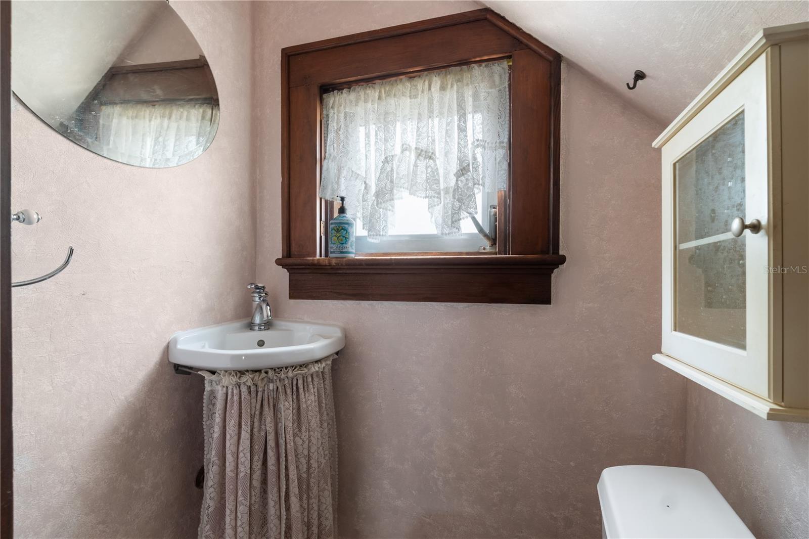 Image 9 of 29 For 1543 8th Avenue W