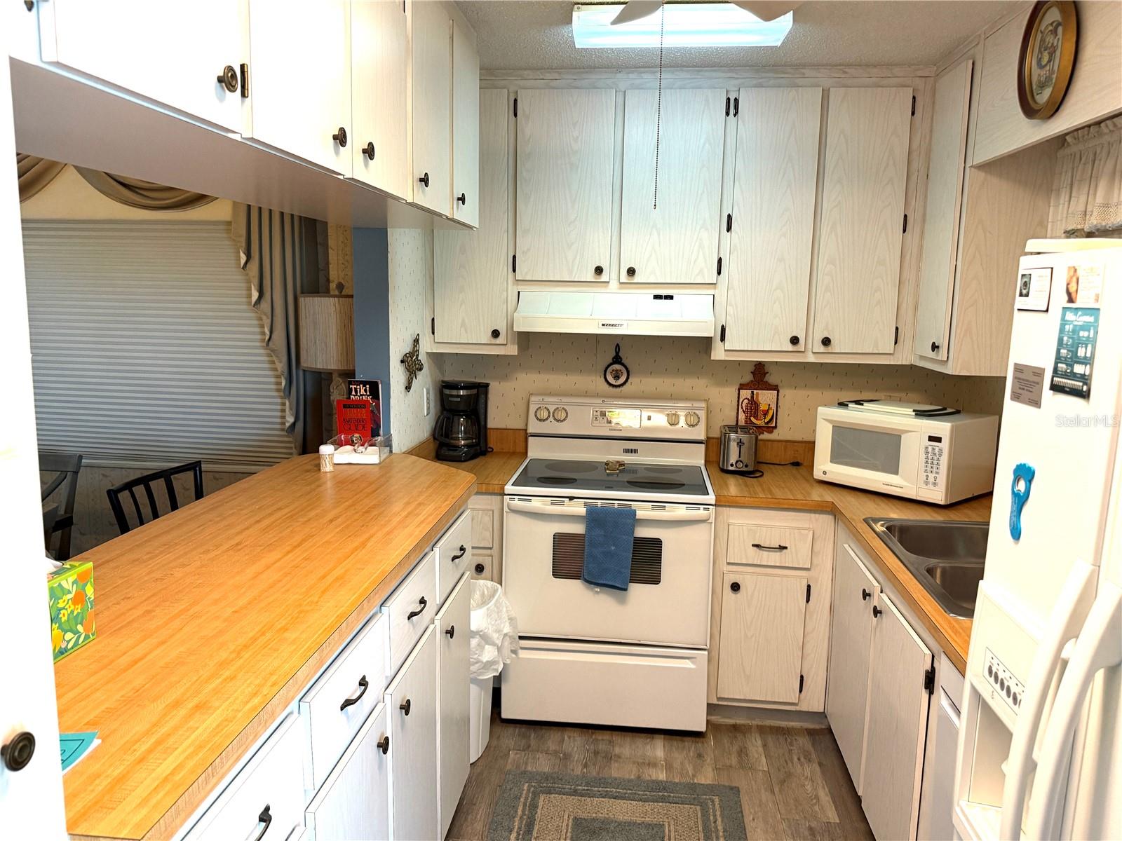 Image 13 of 42 For 390 301 Boulevard W 8a