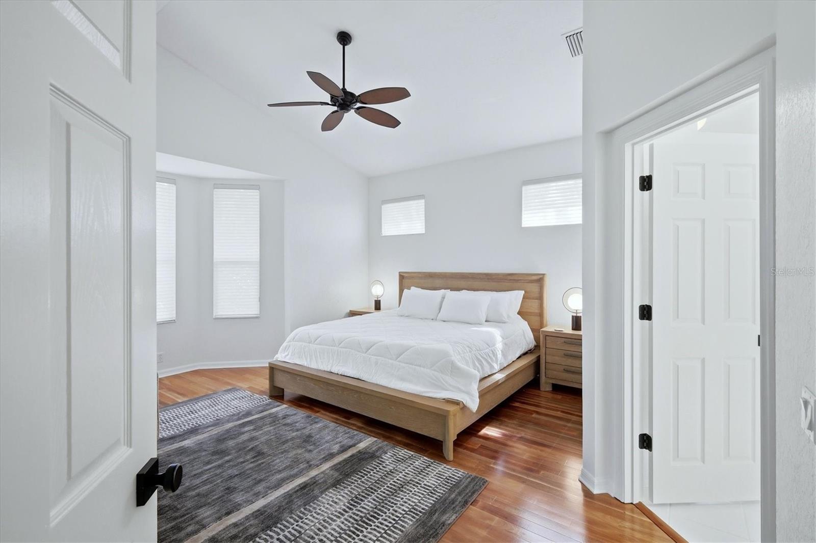 Image 17 of 50 For 7904 Hampton Court