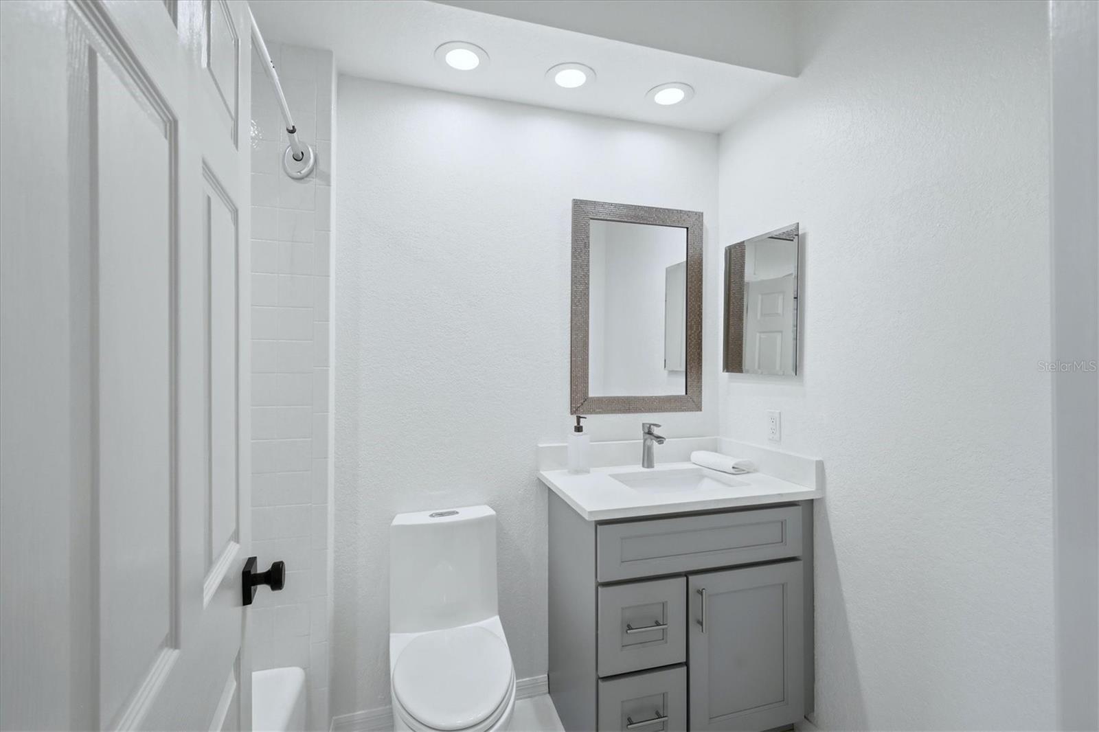 Image 22 of 50 For 7904 Hampton Court