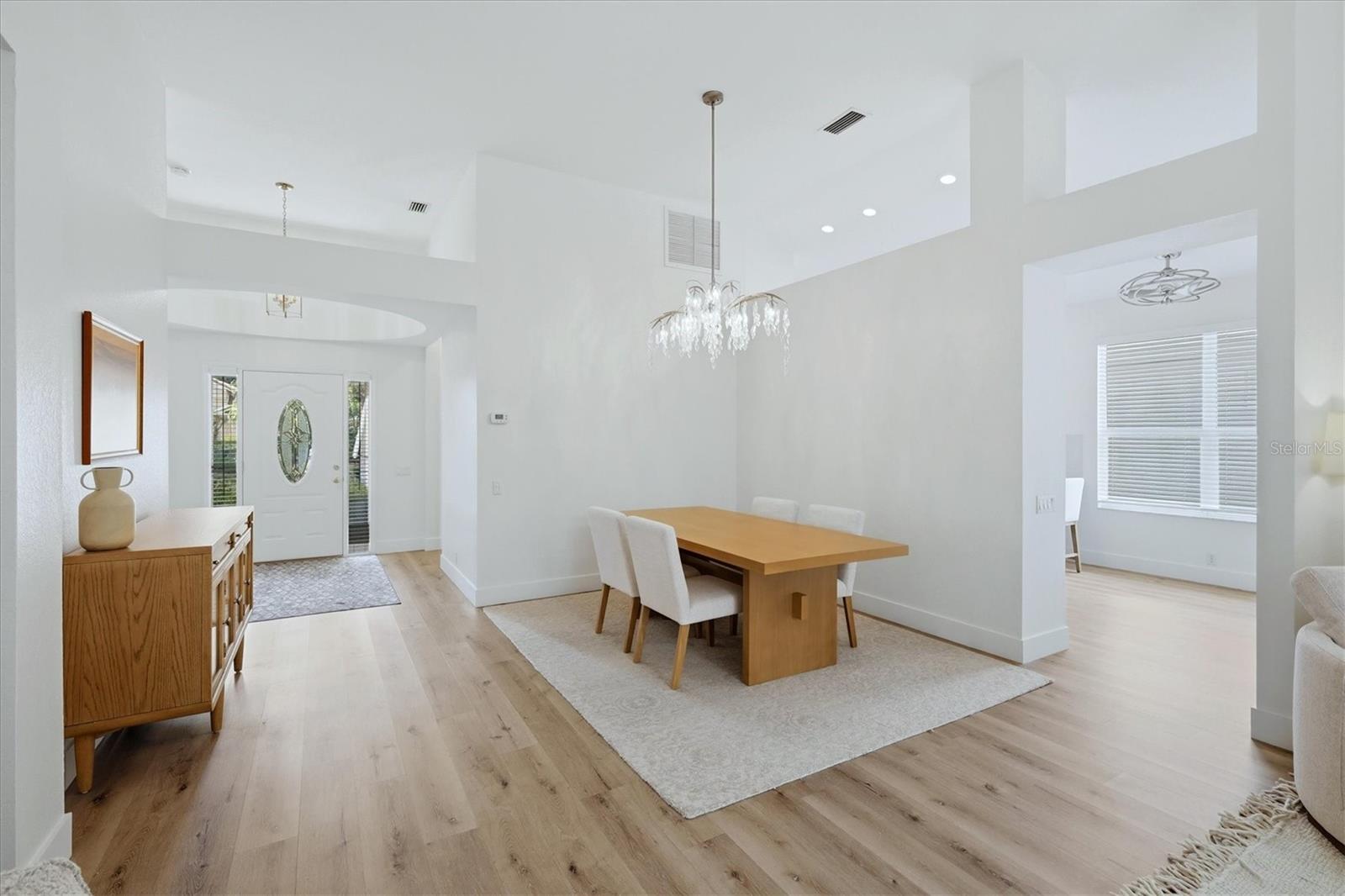 Image 4 of 50 For 7904 Hampton Court