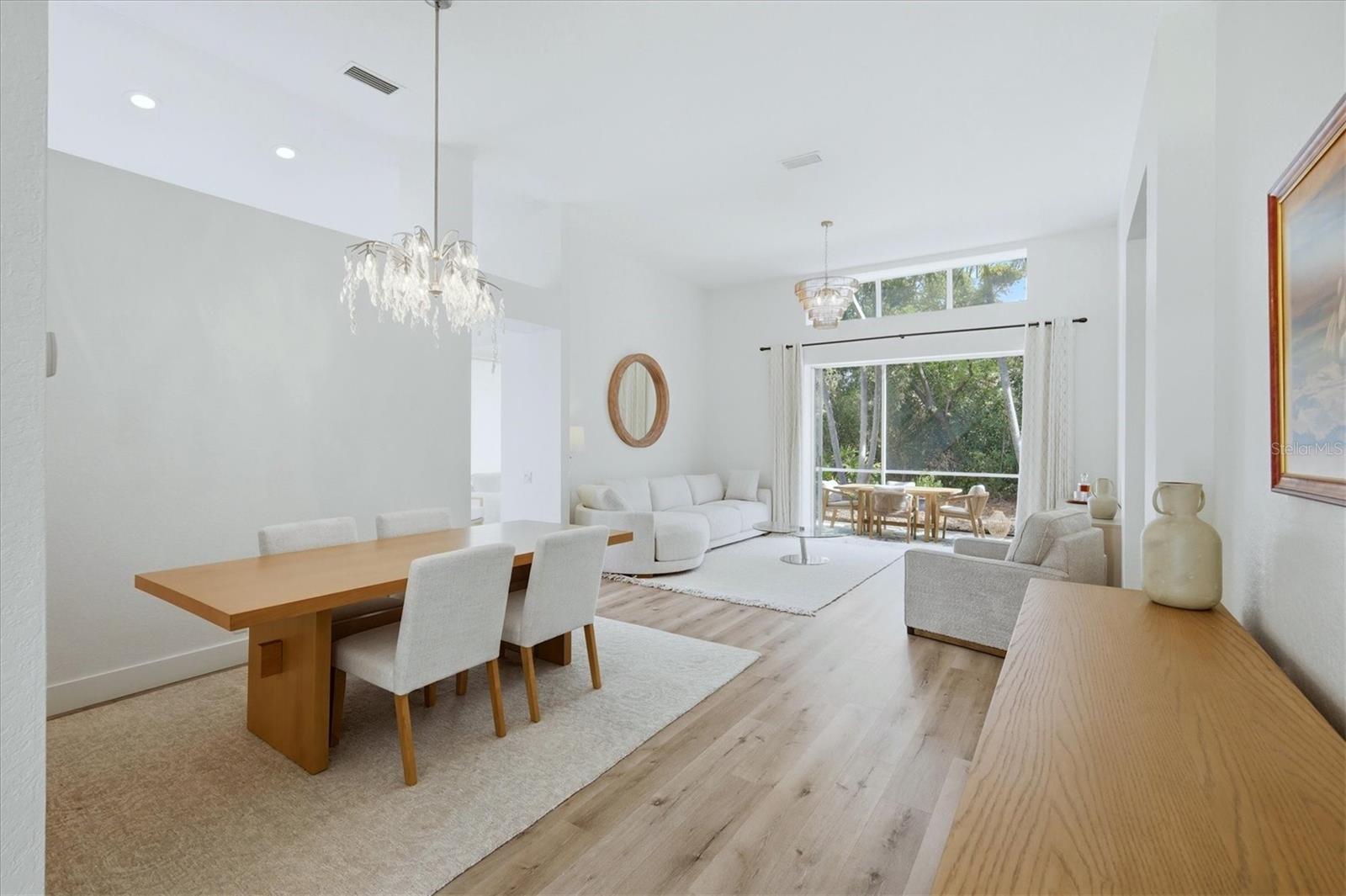 Image 7 of 50 For 7904 Hampton Court