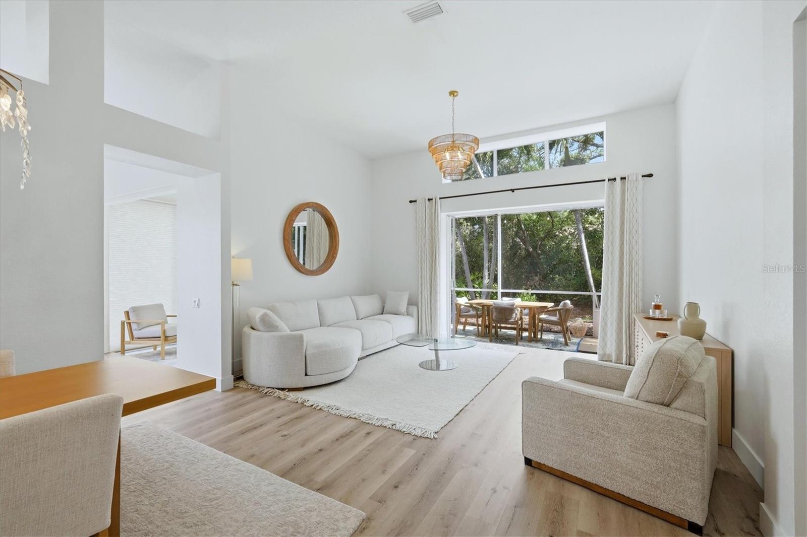 Image 9 of 50 For 7904 Hampton Court