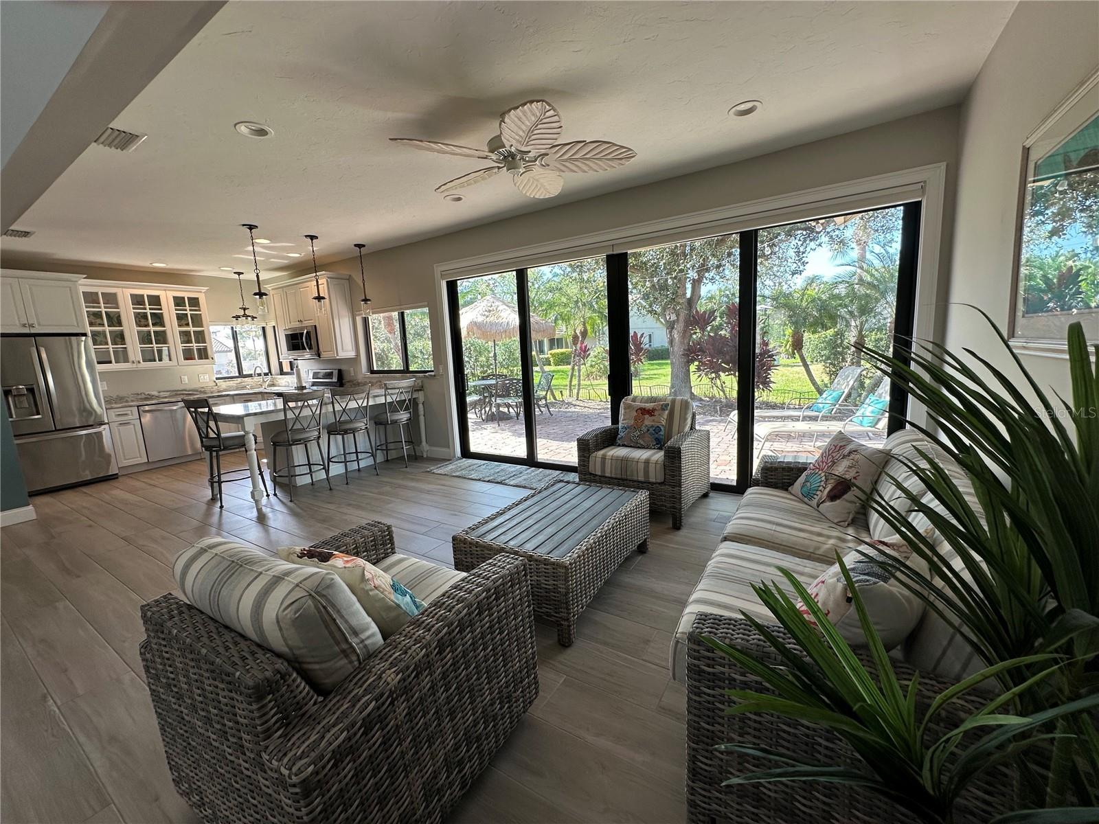 Image 17 of 48 For 195 Inlets Boulevard 195