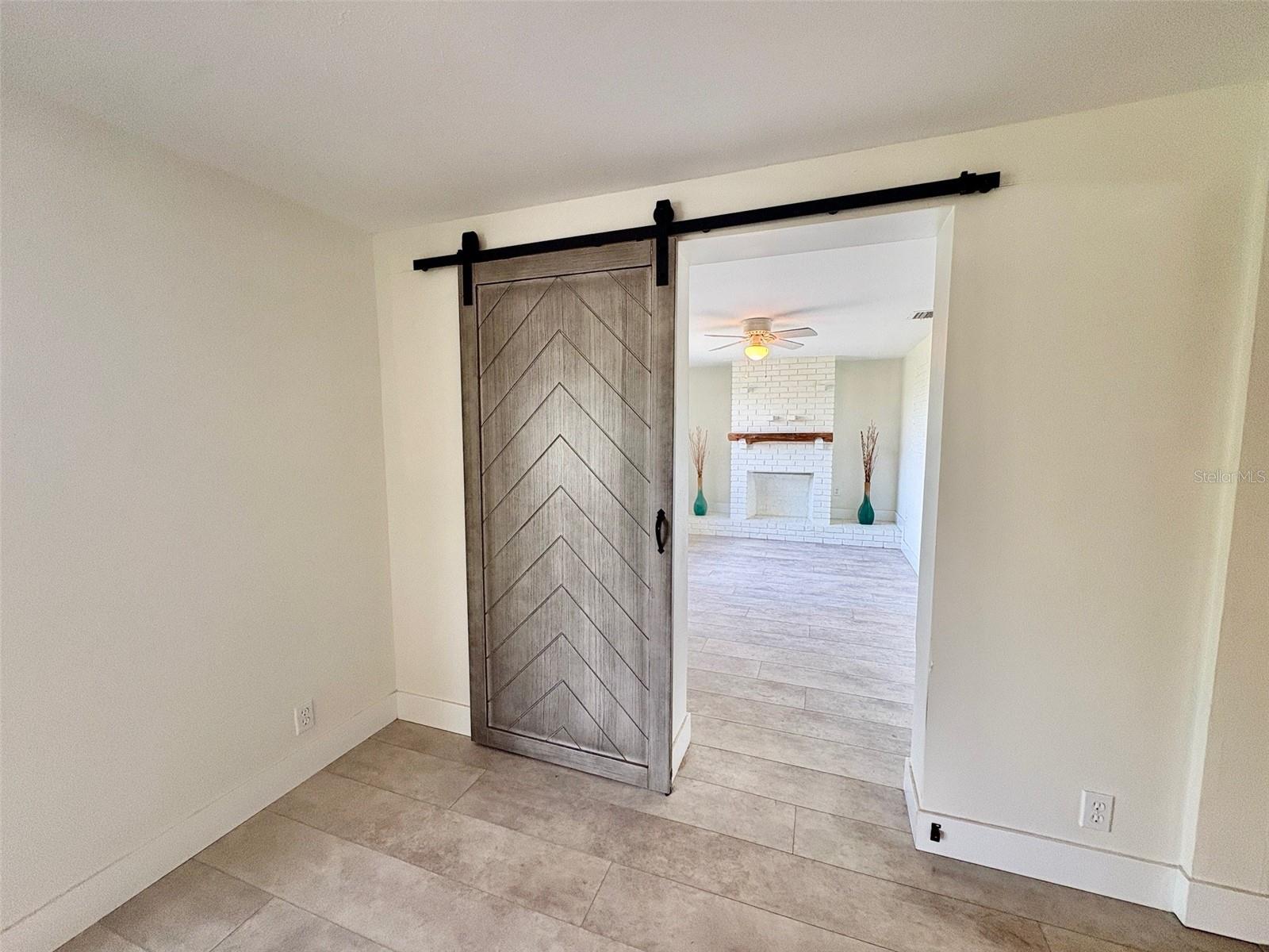 Image 14 of 30 For 605 Barnes Parkway