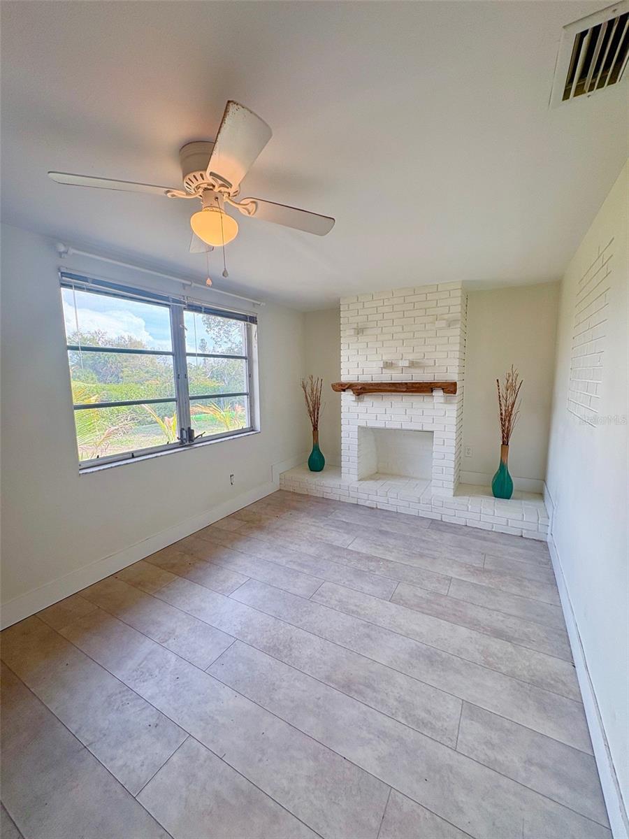 Image 15 of 30 For 605 Barnes Parkway