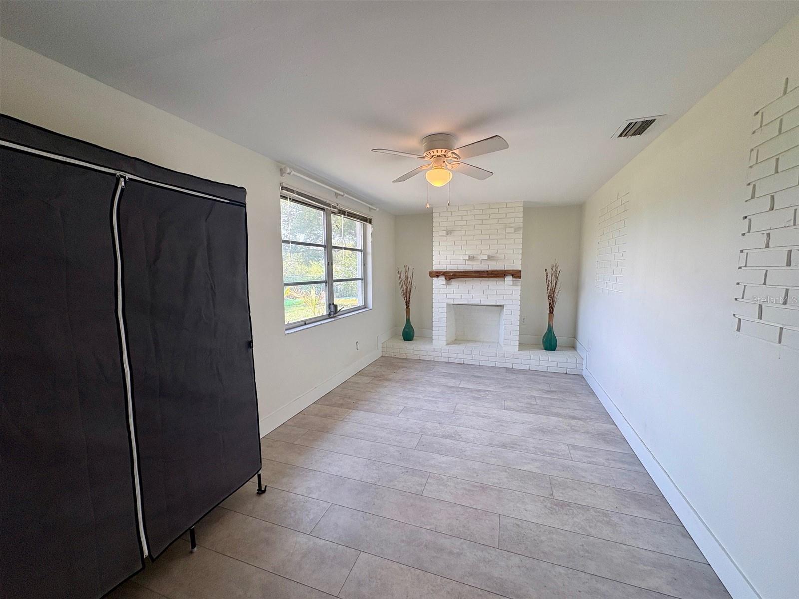 Image 16 of 30 For 605 Barnes Parkway