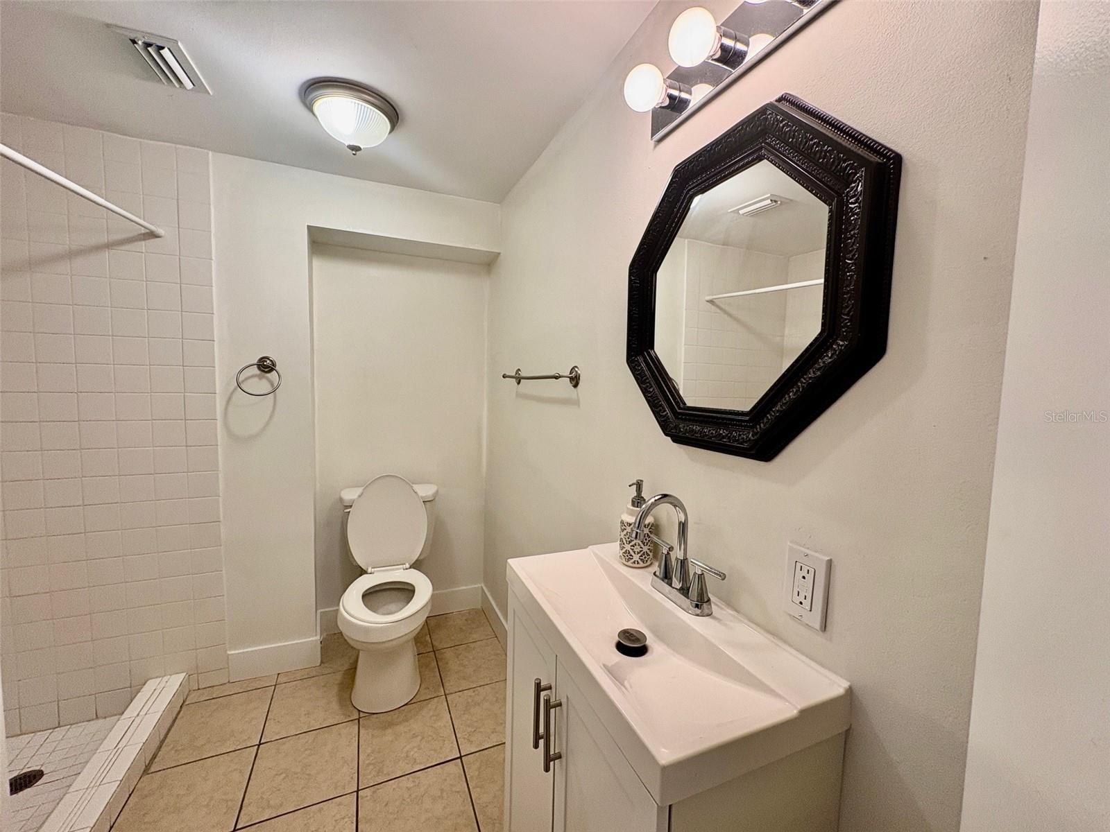 Image 17 of 30 For 605 Barnes Parkway