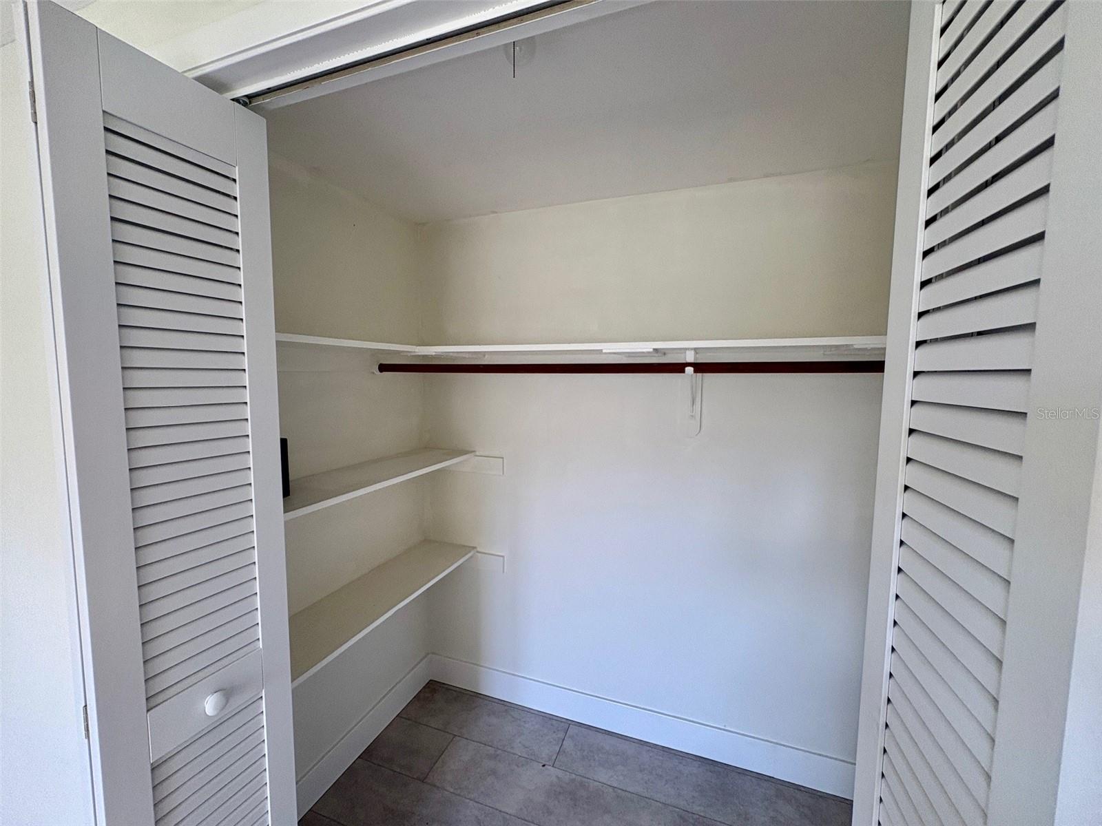 Image 21 of 30 For 605 Barnes Parkway