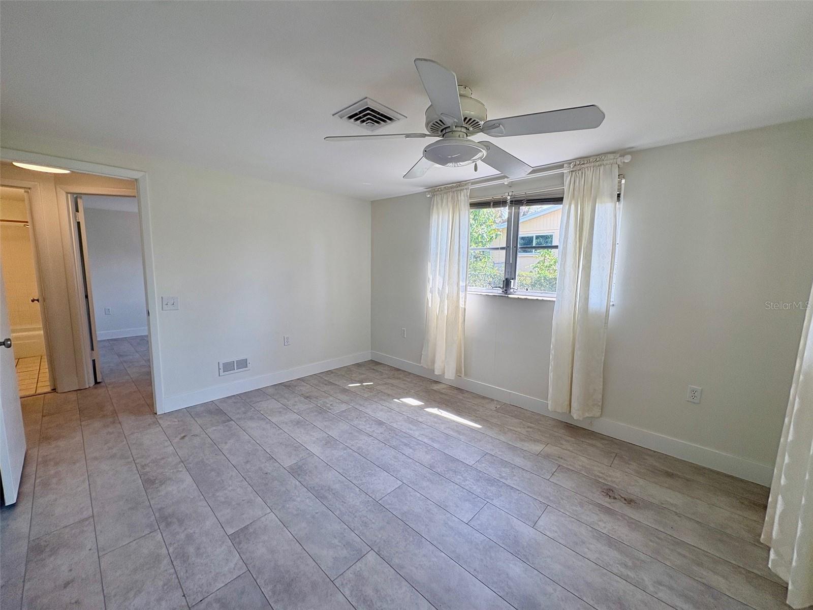 Image 22 of 30 For 605 Barnes Parkway