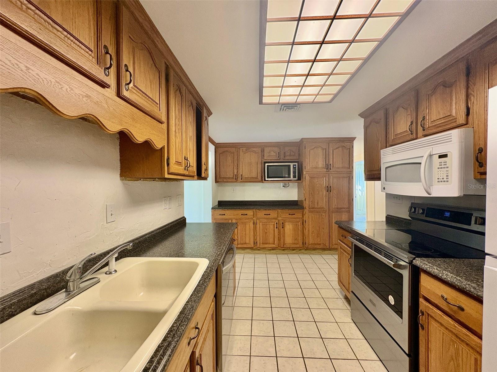 Image 8 of 30 For 605 Barnes Parkway