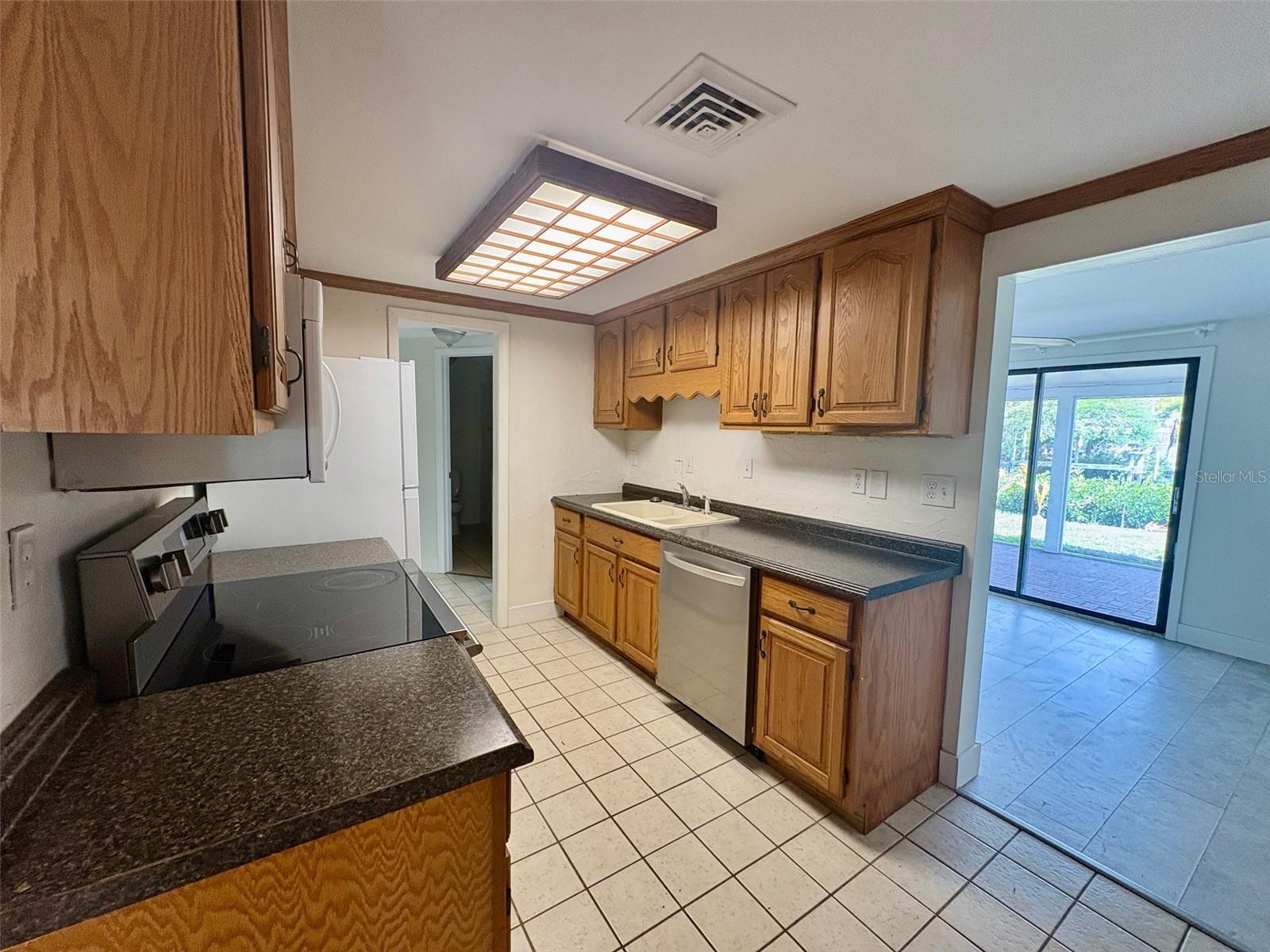 Image 9 of 30 For 605 Barnes Parkway