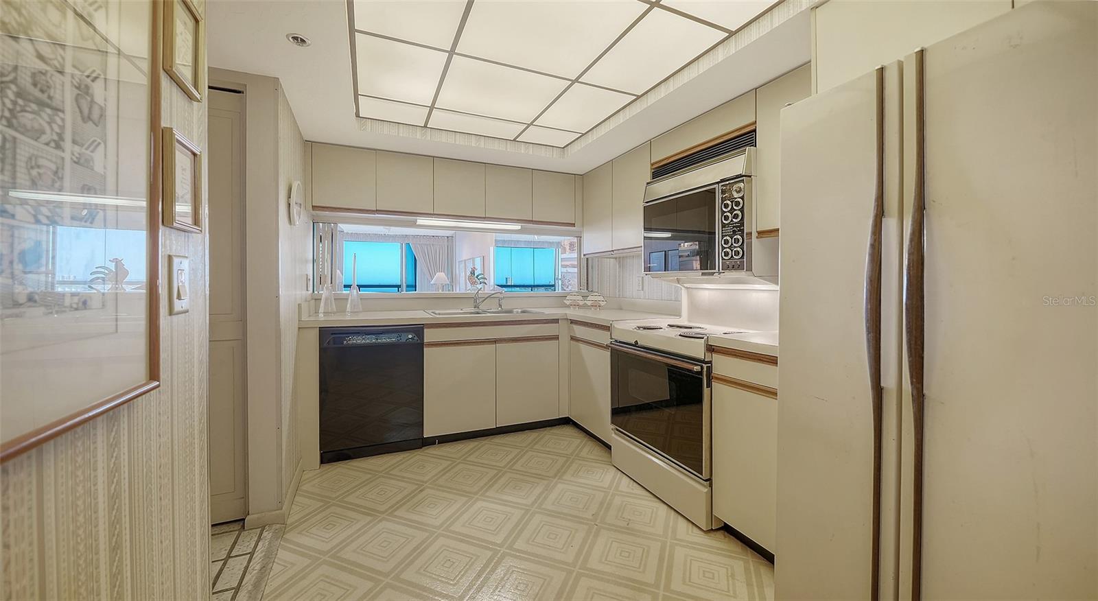 Image 11 of 84 For 988 Blvd Of The Arts  1411