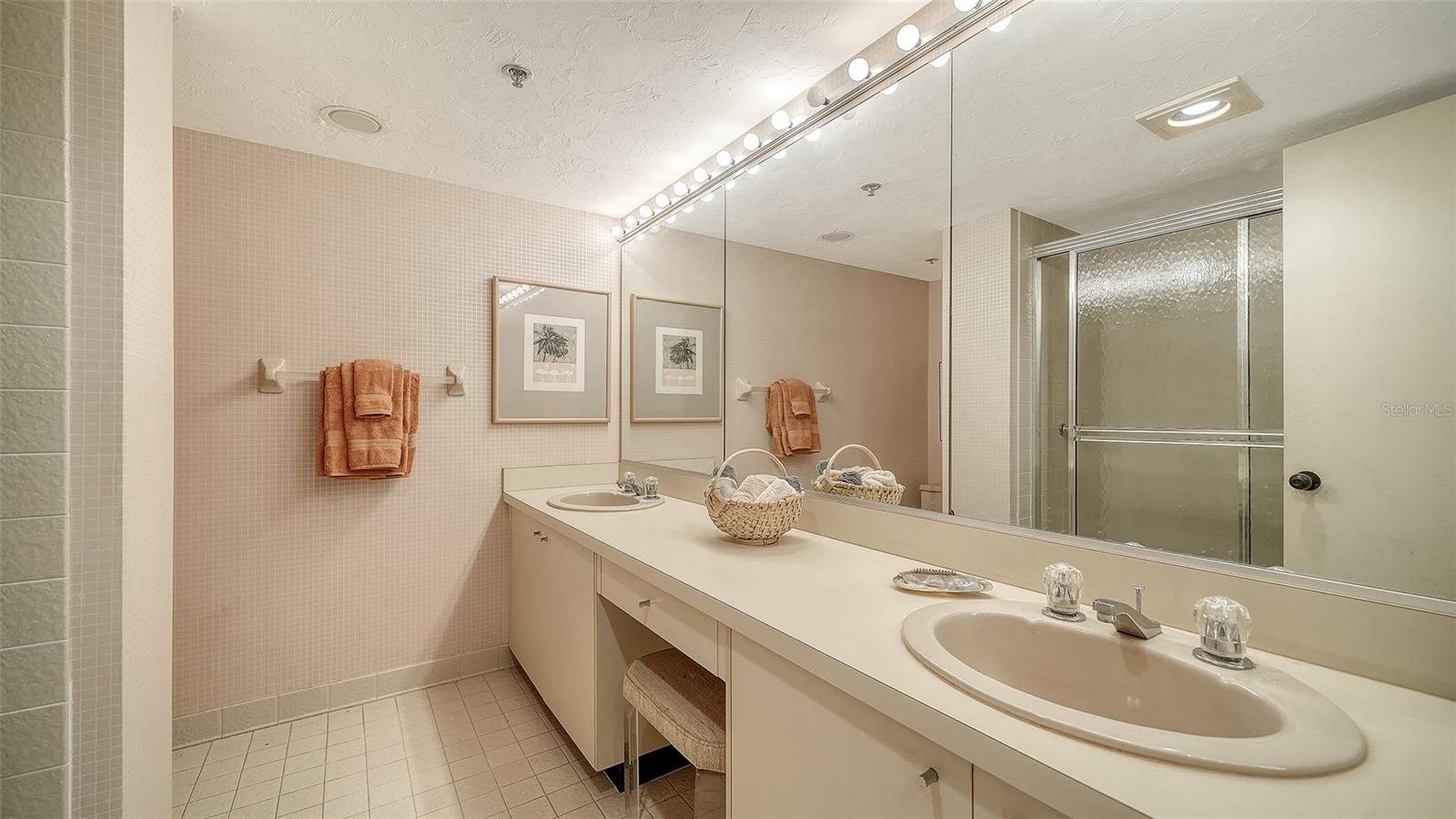 Image 15 of 84 For 988 Blvd Of The Arts  1411