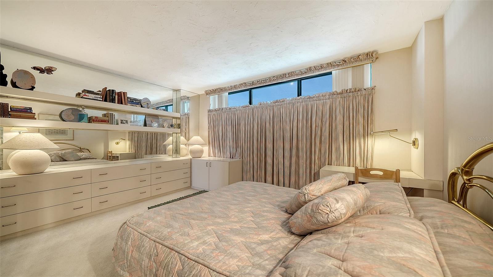 Image 17 of 84 For 988 Blvd Of The Arts  1411