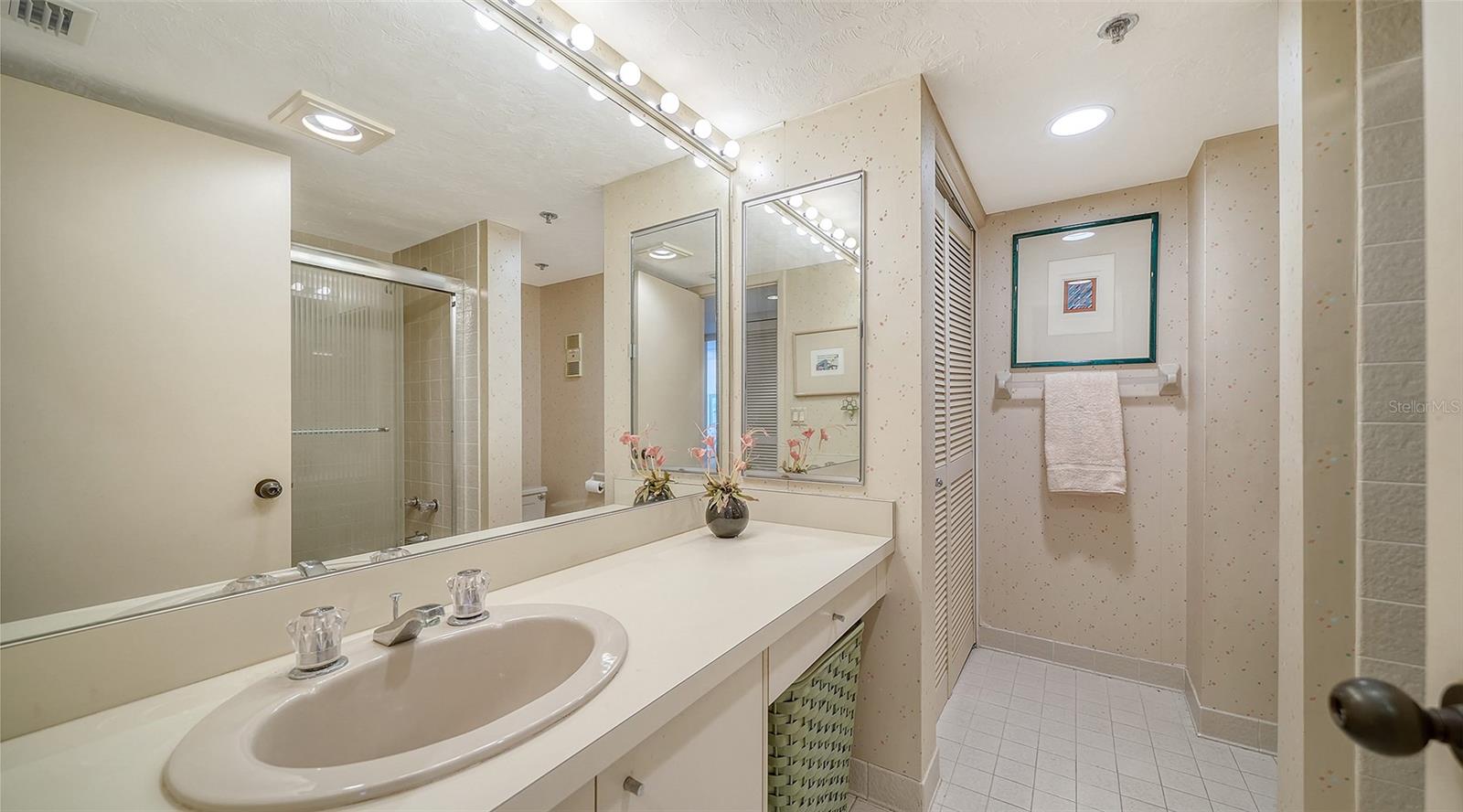 Image 18 of 84 For 988 Blvd Of The Arts  1411