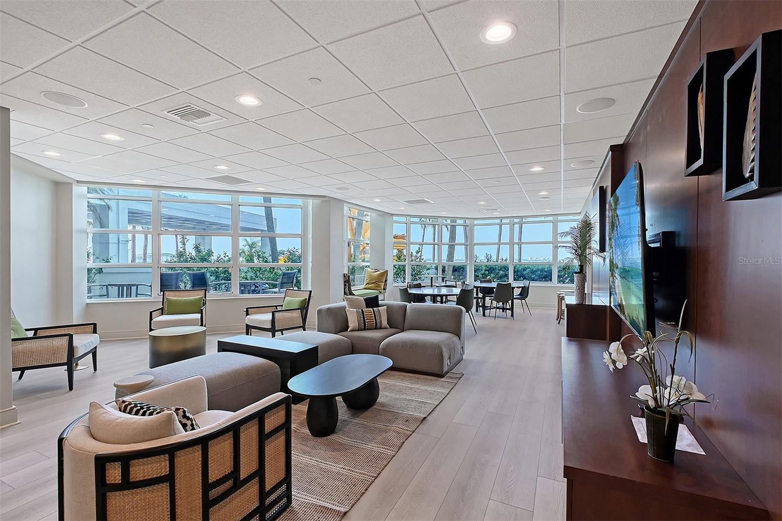 Image 38 of 84 For 988 Blvd Of The Arts  1411