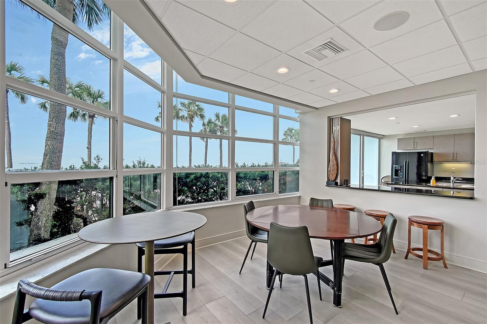 Image 41 of 84 For 988 Blvd Of The Arts  1411