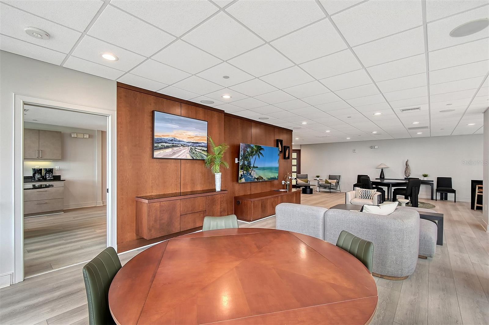 Image 42 of 84 For 988 Blvd Of The Arts  1411