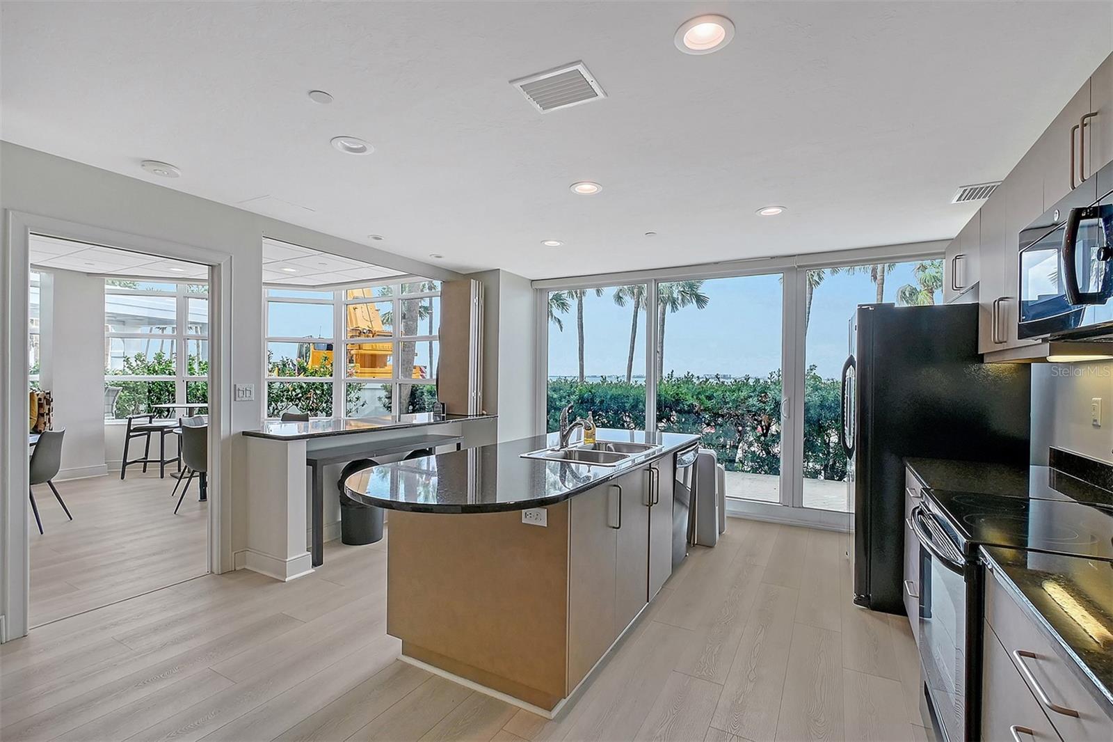 Image 47 of 84 For 988 Blvd Of The Arts  1411