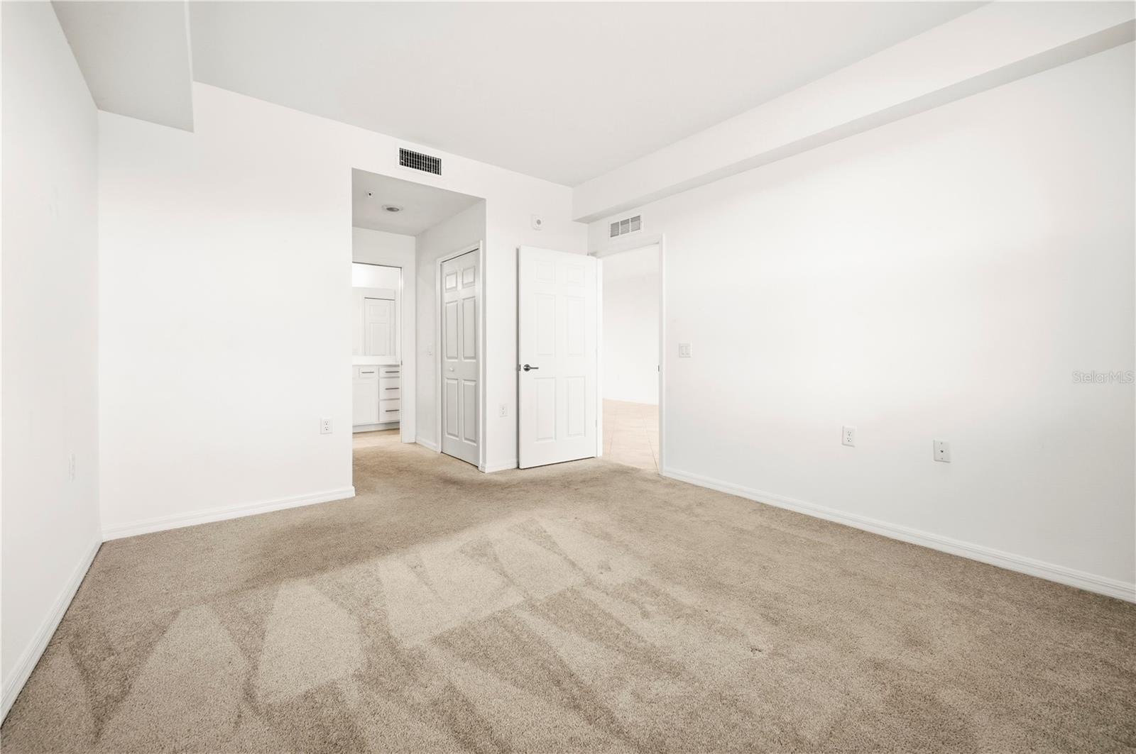 Image 11 of 26 For 43060 Greenway Boulevard 714