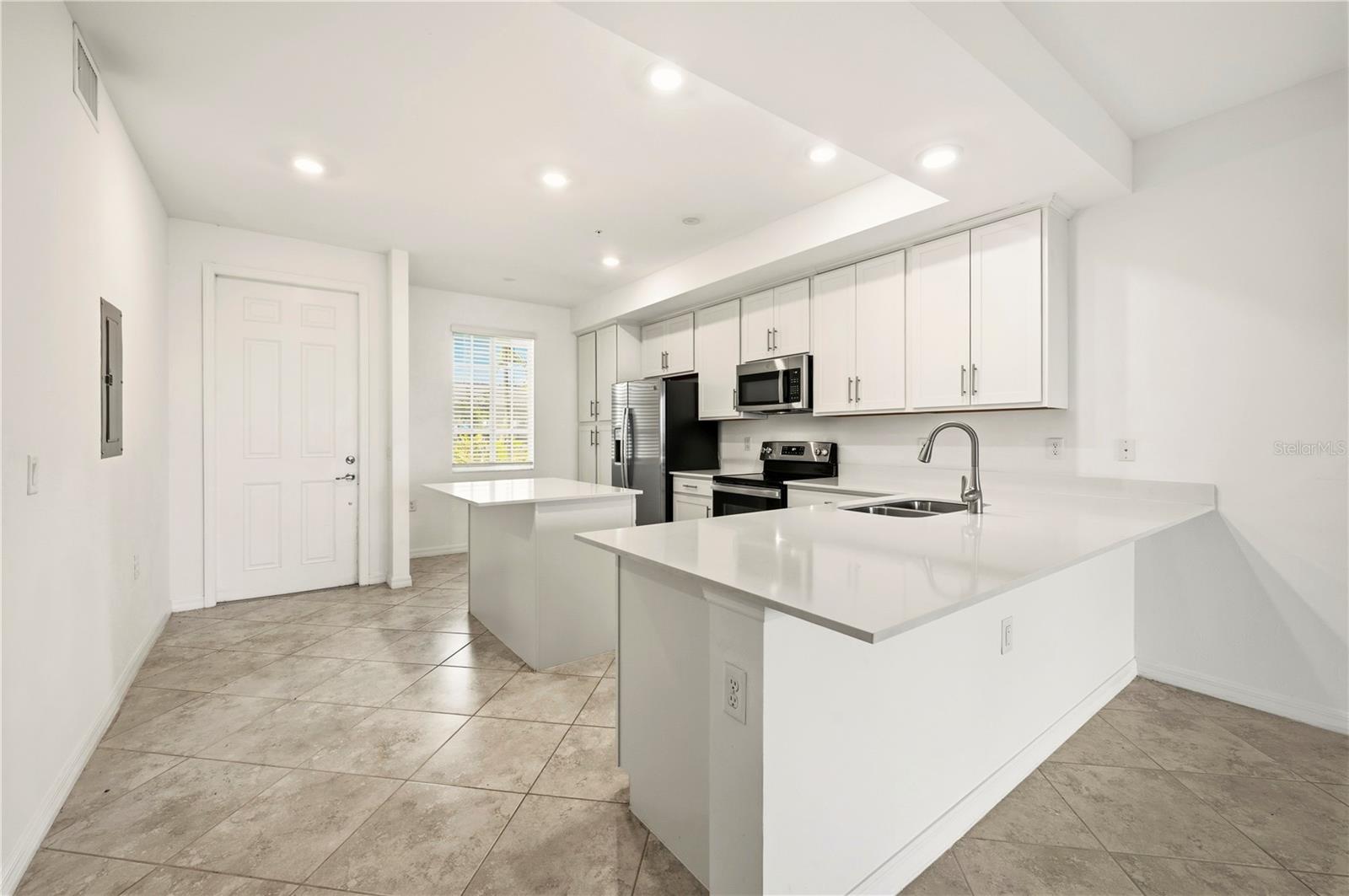 Image 4 of 26 For 43060 Greenway Boulevard 714