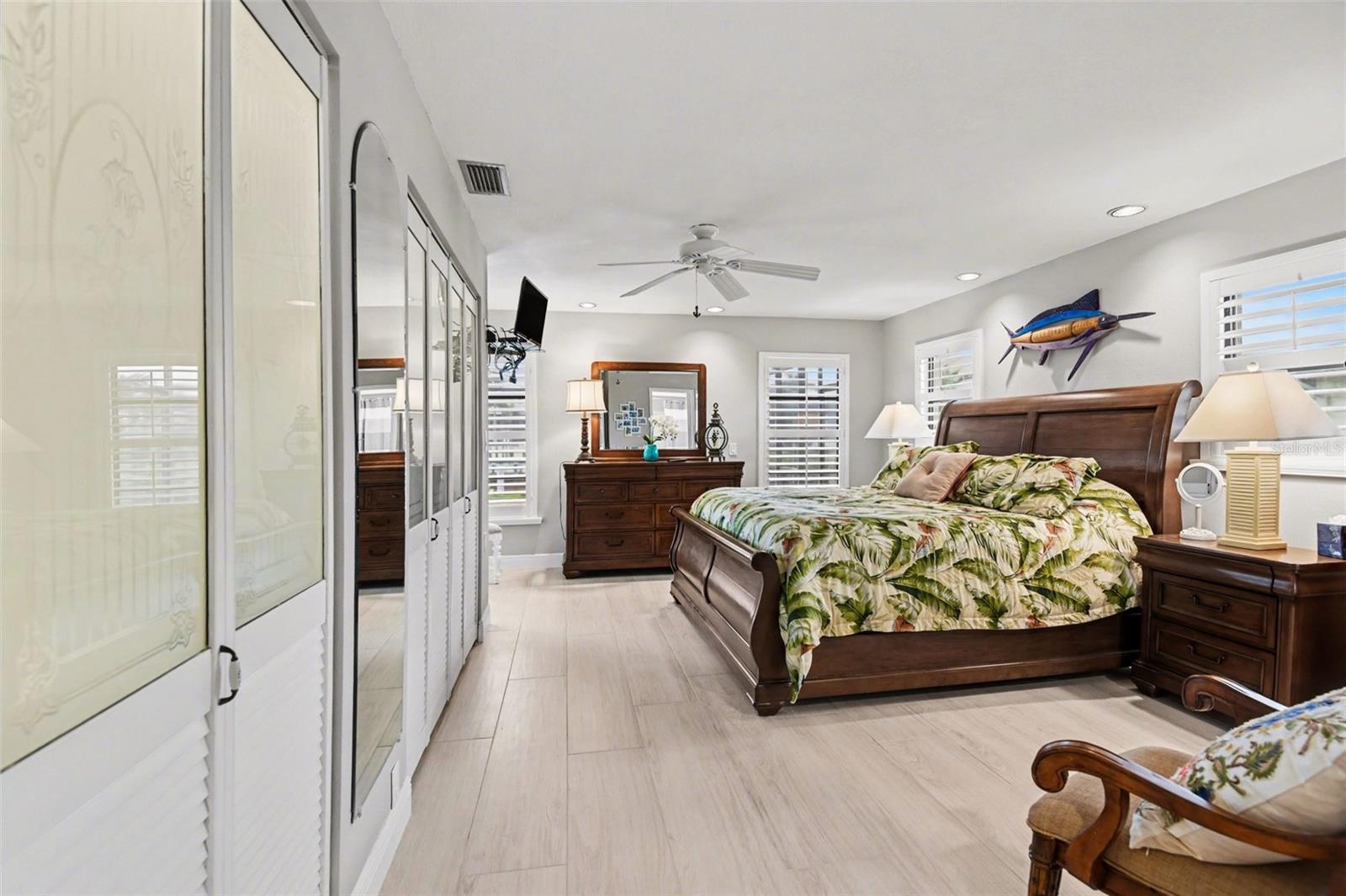 Image 14 of 37 For 543 Belvedere Court