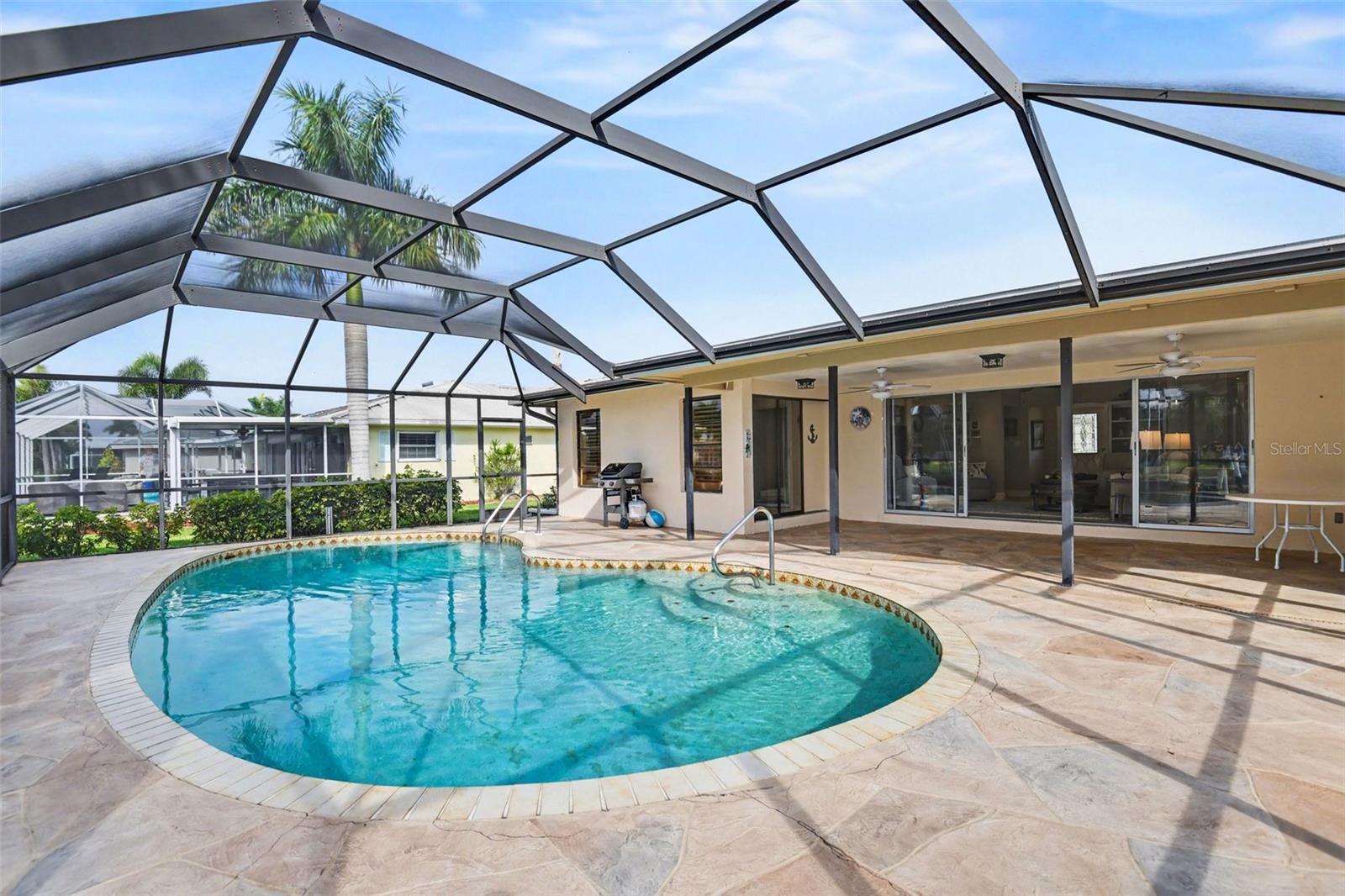 Image 21 of 37 For 543 Belvedere Court