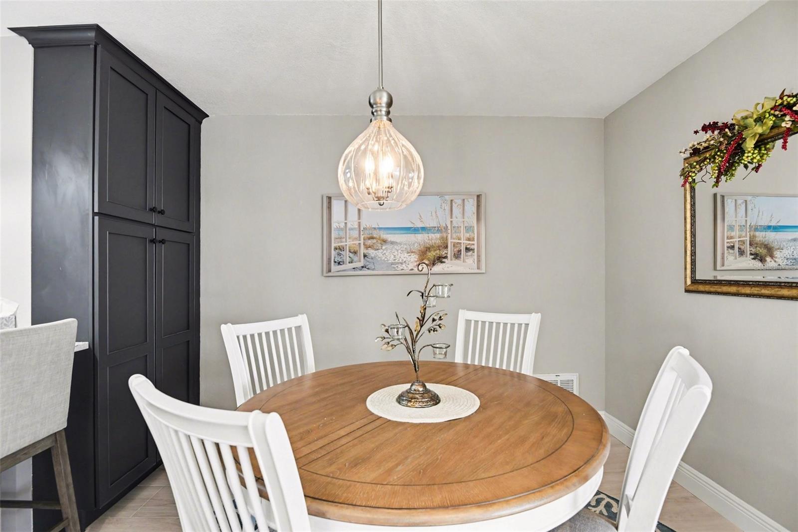 Image 8 of 37 For 543 Belvedere Court