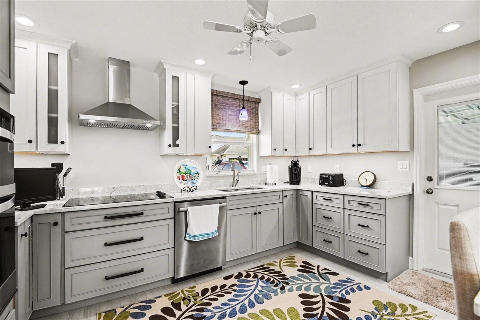 Image 9 of 37 For 543 Belvedere Court