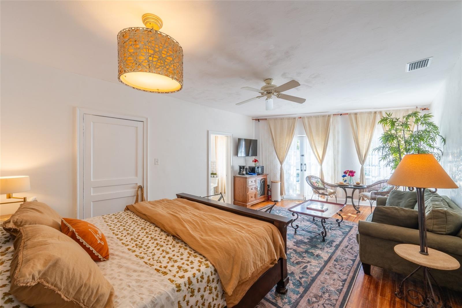 Image 17 of 42 For 530 Orange Avenue